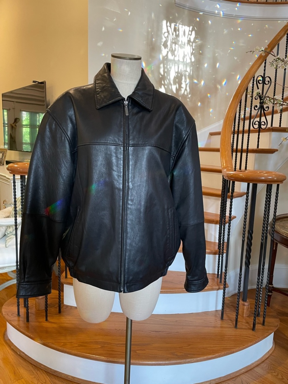 SZ L  Men's Black Leather Zip-Front Jacket